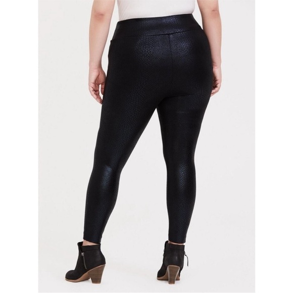Torrid Snakeskin Pixie Legging 3X EUC - Picture 2 of 7
